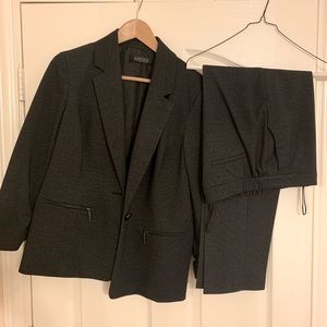 Kasper size 8 pant suit